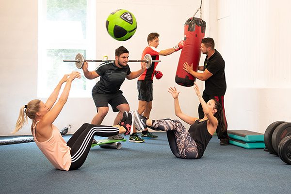 Fitness Connection PT Gruppenbasiertes Personal Training 600x400px Rgb S